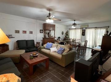 Casa · 1017m² · 6 Ambientes · 1 Cochera · Casa en Venta en Lanús Oeste, Lanús, G. B. a. Zona Sur