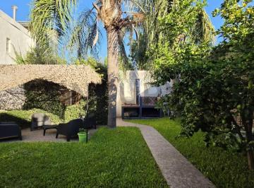 Casa · 172m² · 4 Ambientes · 2 Cocheras · Venta Casa 4 Amb Quincho/parrilla/jardin Permuta