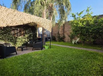 Casa · 172m² · 4 Ambientes · 2 Cocheras · Vta Casa 4 Amb Quincho/parrilla/jardin Permuta