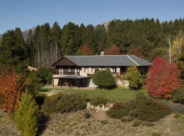 Casa · 608m² · 18 Ambientes · 2 Cocheras · Casa en Venta - Chapelco Golf
