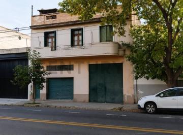 Bodega-Galpón · 449m² · 6 Ambientes · 10 Cocheras · Galpón en Venta en Barracas con Entrada Para Camiones - 720 m² - Apto Múltiples Destinos