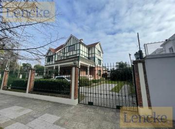 Casa · 544m² · 7 Ambientes · 5 Cocheras · Lencke Vende - Extraordinaria Casa Inglesa Reciclada a Nuevo, Gran Lote de 2646 m²