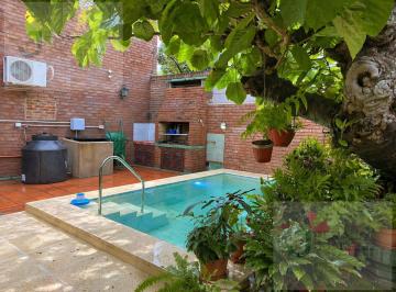 Casa · 210m² · 10 Ambientes · 2 Cocheras · Casa de Esquina Sobre Av Italia
