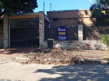 Casa de 5 ambientes, Quilmes · Casa en Venta 4 Dorm. + Estudio, Quincho y Suite – Ezpeleta Este