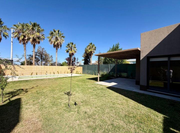 Casa · 250m² · 6 Ambientes · 2 Cocheras