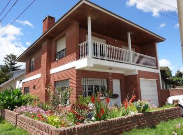 Casa · 195m² · 5 Ambientes · 1 Cochera · Chalet en Venta 5 Ambientes Santa Clara del Mar