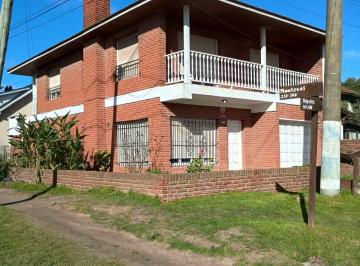 Casa · 195m² · 4 Dormitorios · 1 Cochera · Chalet en Venta 5 Ambientes Santa Clara del Mar