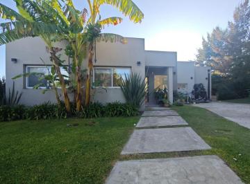 Casa · 169m² · 5 Ambientes · 2 Cocheras · Venta Casa Barrio San Gabriel. Una Planta. Pileta