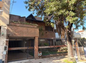 Casa · 327m² · 7 Ambientes · 2 Cocheras · Venta Casa 7 Ambientes Pileta Parrilla Garage