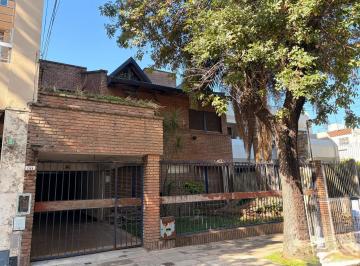 Casa · 327m² · 7 Ambientes · 2 Cocheras · Venta Casa 7 Ambientes Pileta Parrilla Garage