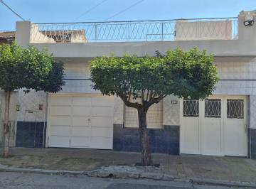 Casa · 202m² · 4 Ambientes · 2 Cocheras · Casa Multifamiliar en Venta de 4 Ambientes en La Tablada