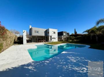 Casa · 250m² · 5 Ambientes · 3 Cocheras · Casa Alquiler Anual | San Isidro Labrador