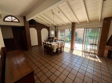 Casa · 194m² · 4 Ambientes · 2 Cocheras · Casa en Venta 4 Amb | Barrio Naon | C/garage, Patio, Parrilla y Terraza | 227 m²