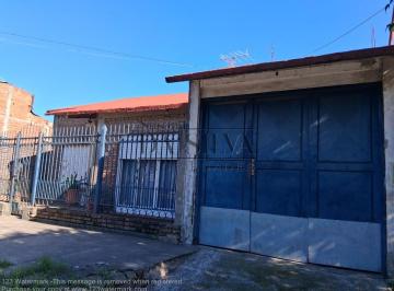 Casa · 304m² · 4 Ambientes · 1 Cochera · Casa en Alquiler en Moron Sur. Ruiz Diaz y Calle Oruro