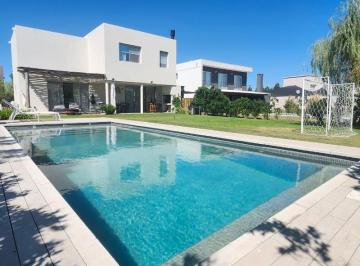 Casa · 175m² · 7 Ambientes · 1 Cochera · Casa en San Gabriel