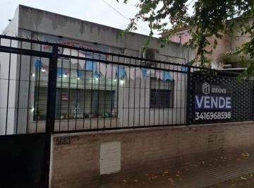 Casa · 106m² · 5 Ambientes · 1 Cochera · Casa en Venta. Frentista.
