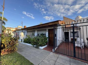 Casa · 77m² · 3 Ambientes · 1 Cochera · PH en Excelente Ubicacion - Castelar Norte