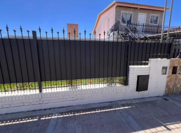Casa · 176m² · 5 Ambientes · 2 Cocheras · Se Vende Casa Reciclada a Nueva de Tres Dorm en Barrio Ayacucho