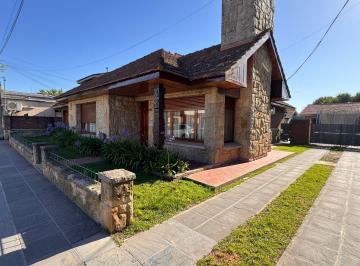 Casa · 209m² · 6 Ambientes · 2 Cocheras · Casa de Tipo Chalet en General Madariaga