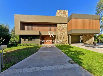 Casa · 466m² · 8 Ambientes · 2 Cocheras · Venta Casa a Estrenar 8 Ambientes en Terravista Fondo a Laguna