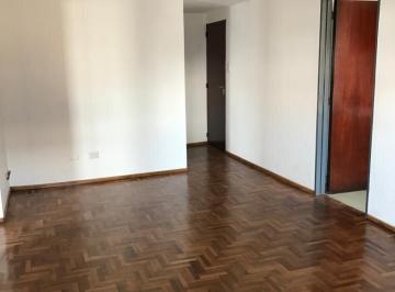 Departamento · 40m² · 4 Ambientes · 🌟 ¡Oportunidad en Pleno Centro! Depto de 2 Dorm. con Gran Balcón – Ideal Inversores