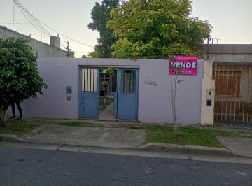 Casa de 2 ambientes, Rosario · Casa en Venta en Pje Turin 4568a, un Dormitorio con Terreno
