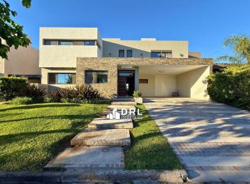 Casa · 400m² · 6 Ambientes · 2 Cocheras · Casa en Venta Tejas del Sur 3