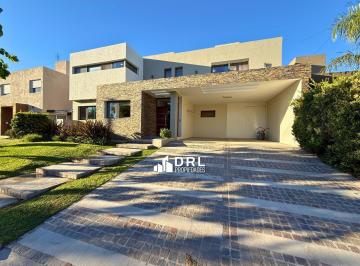 Casa · 400m² · 6 Ambientes · 2 Cocheras · Casa en Venta Tejas del Sur 3