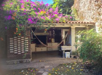 quincho · Hermosa Casa con Jardin, Cochera y Sotano.