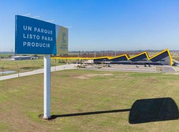 Bodega-Galpón · 500m² · 2 Cocheras · Galpón 500 m² en Ciudad Industria – Autopista Rosario Córdoba | Funes