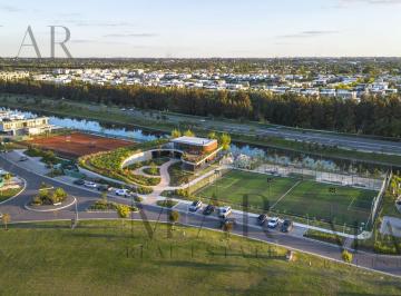 Casa · 421m² · 7 Ambientes · 2 Cocheras · Casa en Venta en Los Puentes, Nordelta con Salida a La Laguna