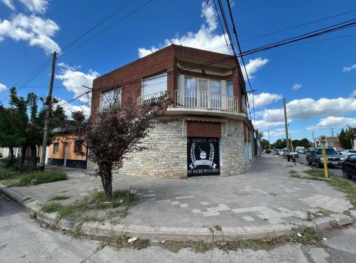 Casa · 306m² · 4 Ambientes · 4 Cocheras