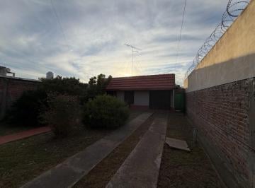 Casa · 120m² · 4 Ambientes · 1 Cochera · Casa en Venta en Villa Elvira