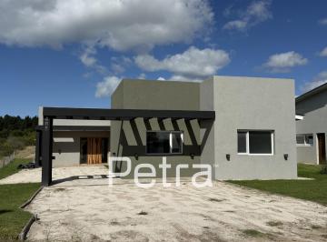 Casa · 155m² · 5 Ambientes · Casa en Venta en Costa Esmeralda