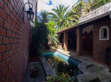 Casa de 5 ambientes, Palermo · Muy Buena Casa Distribuida en 2 Plantas. Destino Vivienda o Comercial. Piscina y Quincho.