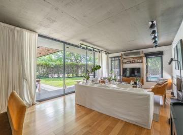 Casa · 250m² · 6 Ambientes · Casa en Lote Interno Barrio Los Lagos Nordelta