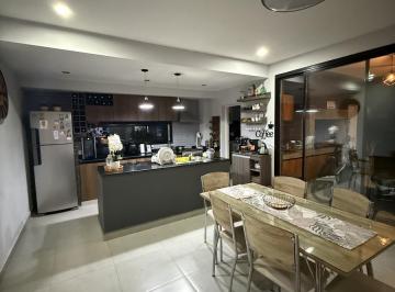 Casa · 148m² · 6 Ambientes · 2 Cocheras · Casa en Tafi Viejo