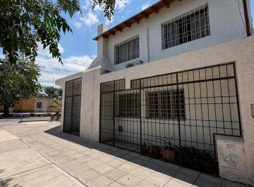Casa · 174m² · 3 Dormitorios · 1 Cochera · Openhouse Vende Casa en Esquina en Godoy Cruz