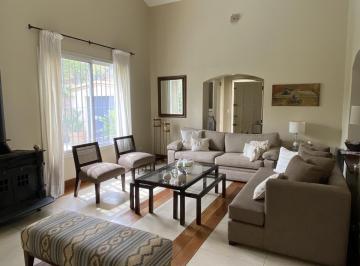 Casa · 265m² · 6 Ambientes · 1 Cochera · Casa en Venta - Punta Chica - San Fernando