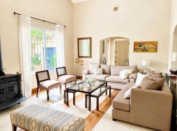 Casa · 265m² · 6 Ambientes · 1 Cochera · Casa en Venta - Punta Chica - San Fernando