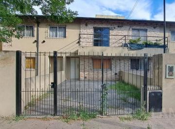 Casa · 193m² · 4 Ambientes · 2 Cocheras · Muy Buen Duplex 3 Amb en 2 Pl C/ent Dble Auto y Fondo Libre! Venta. del Viso