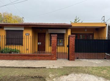 Casa · 100m² · 2 Cocheras · Chalet con Monoambiente en Venta en Ituzaingo Norte