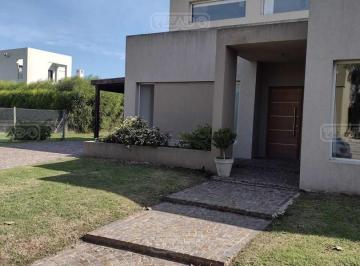 Casa · 200m² · 6 Ambientes · 1 Cochera · Casa Quinta en Alquiler en El Cantón, Escobar, G. B. a. Zona Norte