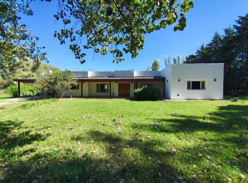 Casa · 270m² · 4 Ambientes · 2 Cocheras · Casa en Venta 4 Ambientes en Exaltación de La Cruz