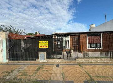 Casa de 3 ambientes, Avellaneda · Venta Casa Tres Ambientes, Living Comedor, Cocina, Dos Dorm., Baño, Cochera Descubierta.