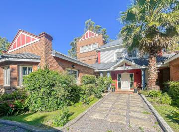 Casa · 300m² · 7 Ambientes · 1 Cochera · Casa en Barrio San Facundo en Venta