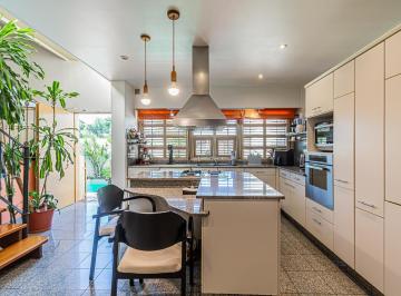 Casa · 250m² · 6 Ambientes · 2 Cocheras · Casa en San Andrés