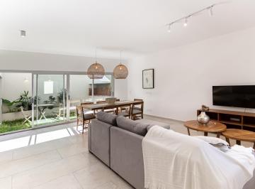 Casa · 144m² · 5 Ambientes · Av Pellegrini Al 2700 Venta Casa 3 Dorm. en Lourdes Rosario