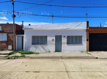 Pasaje Denis 3886 · Venta de Casa con Dos Habitaciones y Patio Zona Club Unión