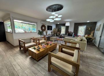 Casa · 400m² · 3 Dormitorios · Venta| Apto Credito - Casa 3 Dorm con Amplio Terreno y Pileta en Las Corzuelas - Tho